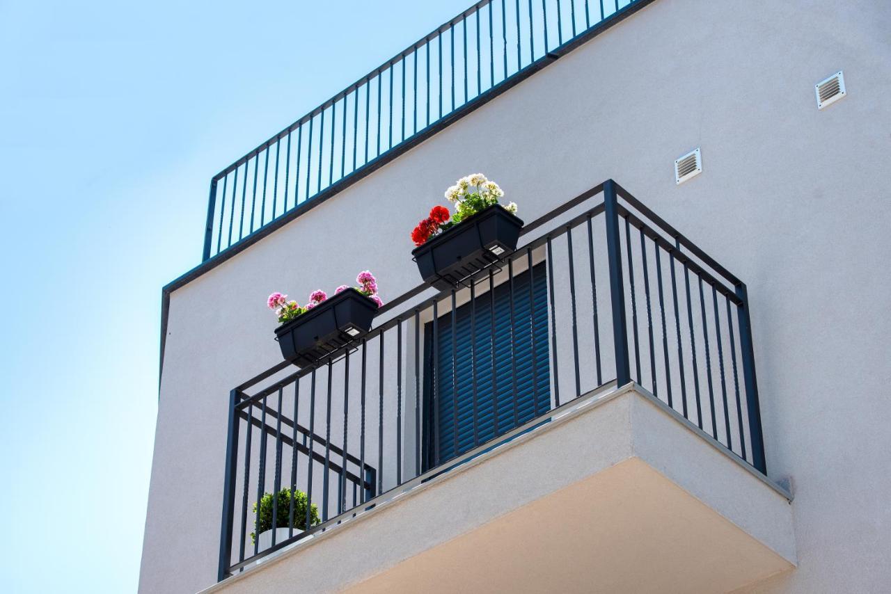 Luxury Apartments Azalea 希贝尼克 外观 照片